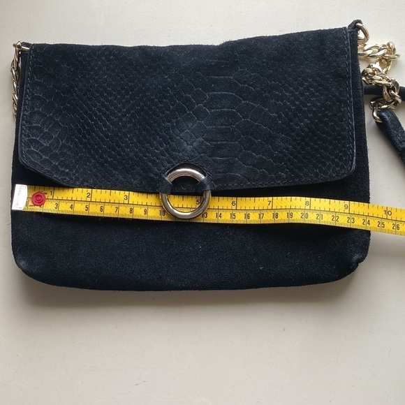 ASOS Suede Crossbody bag with gold chain, black, One Size - Picture 3 of 10